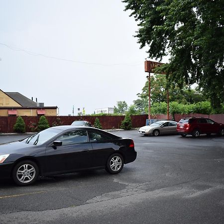 River Inn Motel West Springfield Exterior photo