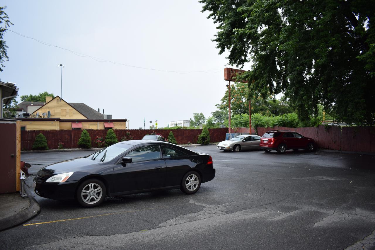 River Inn Motel West Springfield Exterior photo