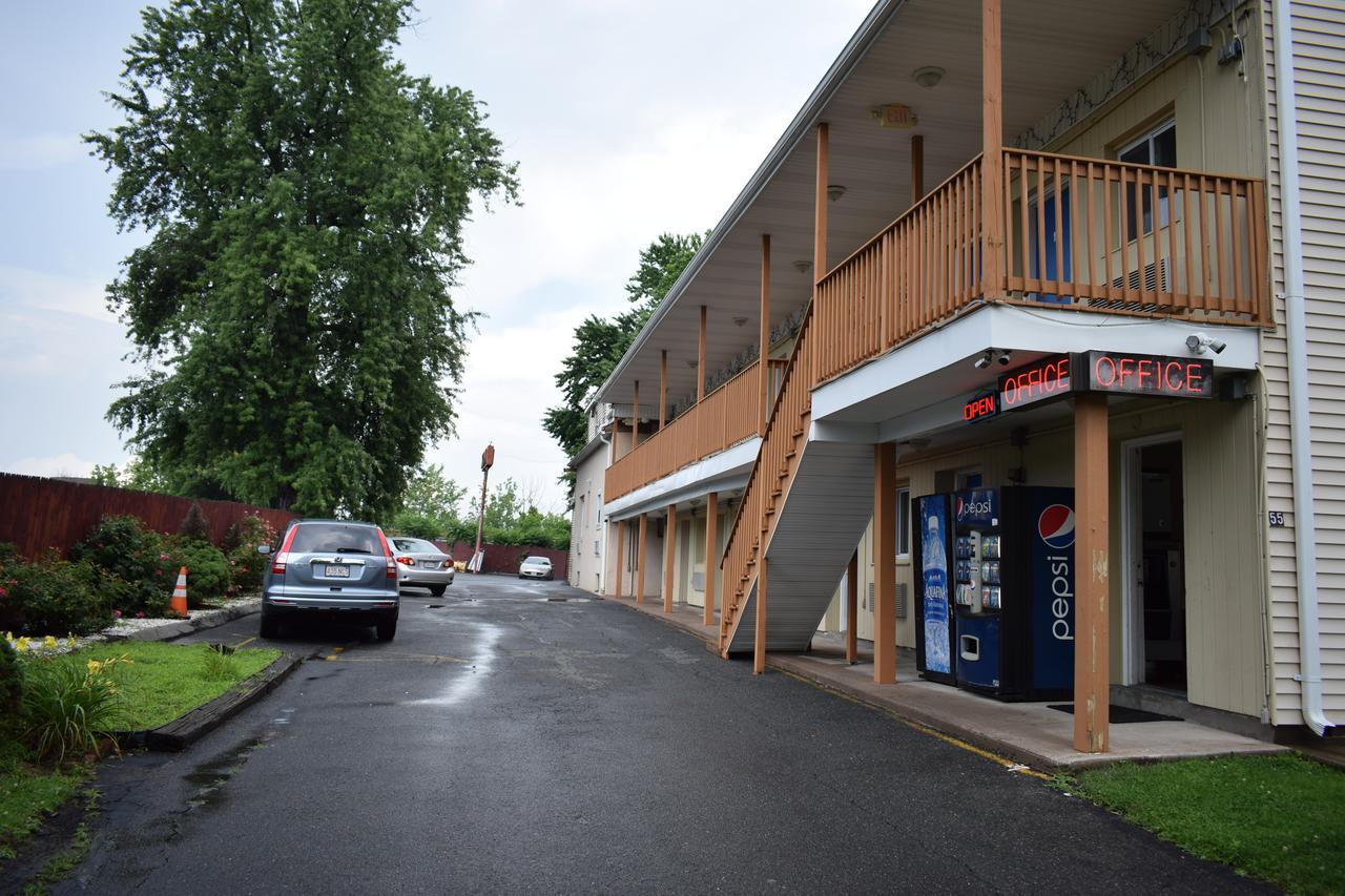 River Inn Motel West Springfield Exterior photo