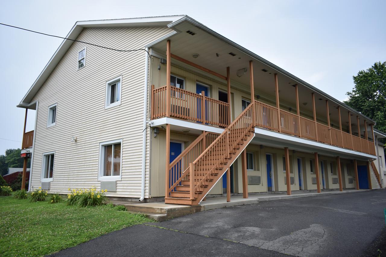 River Inn Motel West Springfield Exterior photo