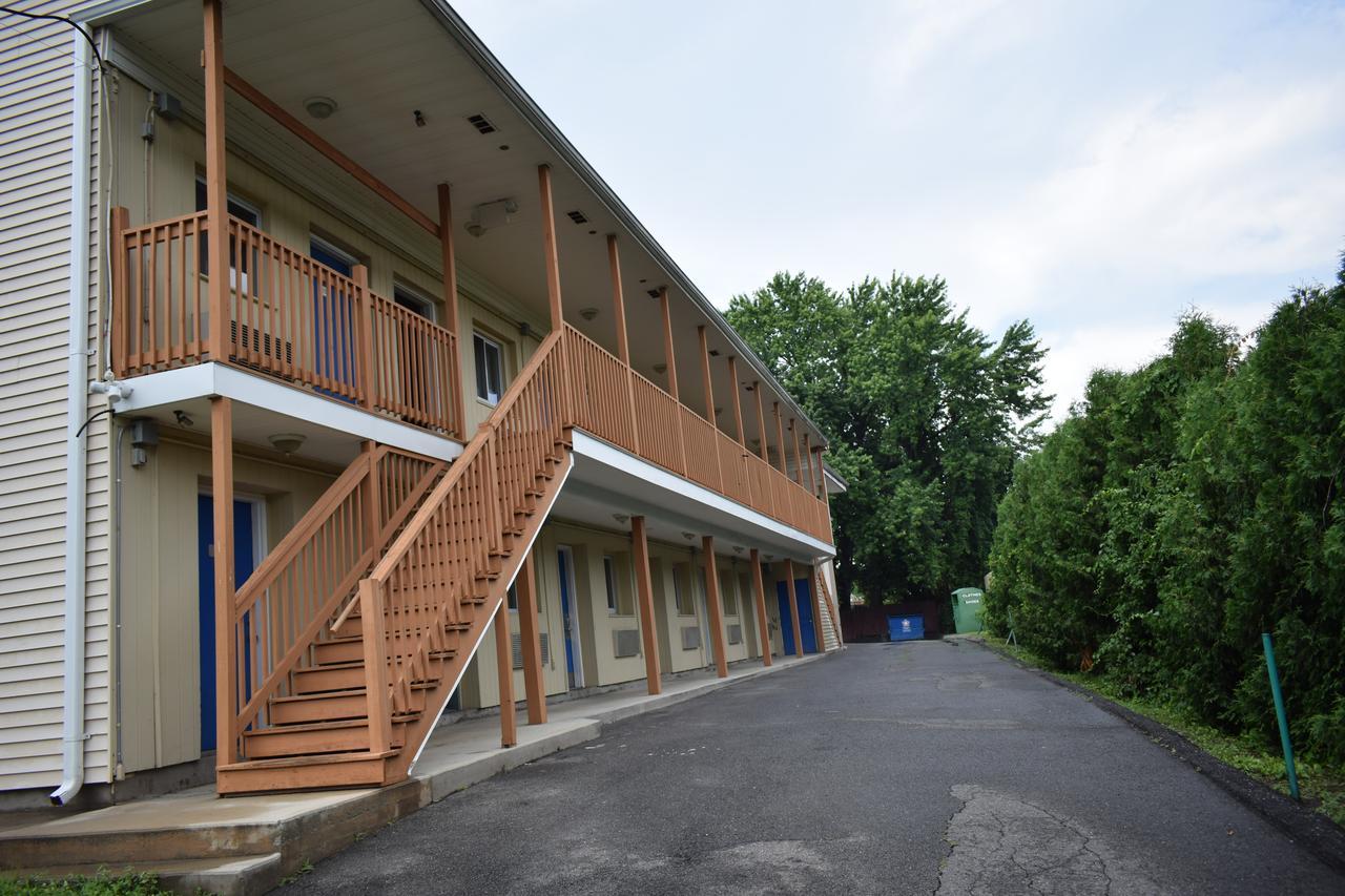 River Inn Motel West Springfield Exterior photo